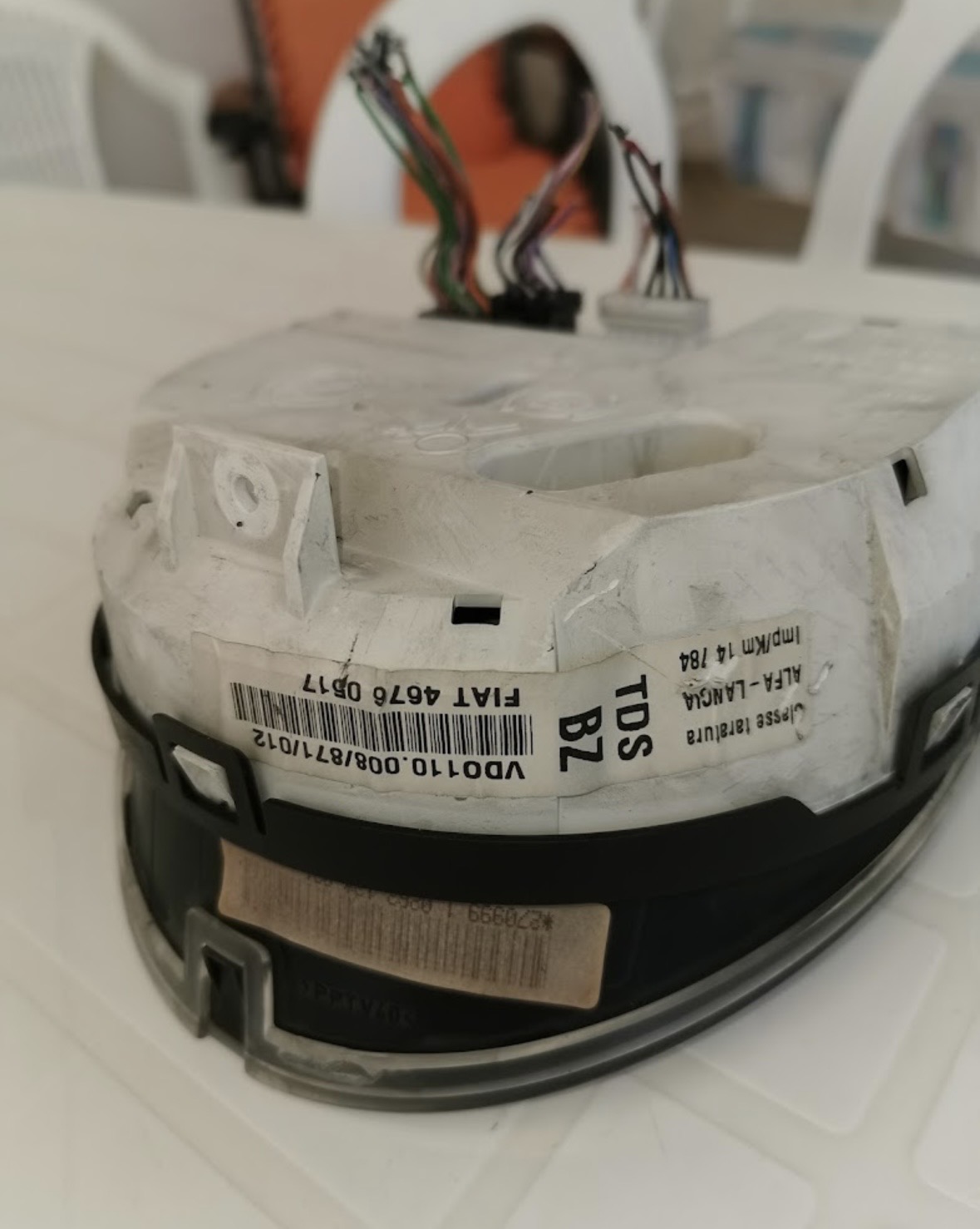 Accessorio auto usato con etichette di identificazione